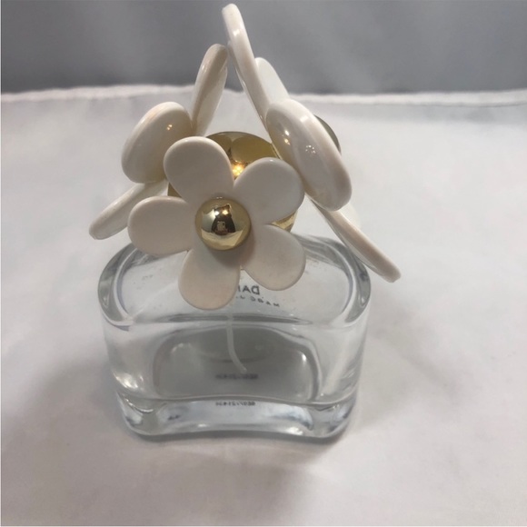 Marc Jacob’s Empty Bottle of Daisy - Picture 6 of 10